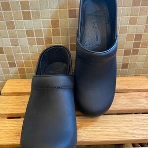 Dansko professional oiled black clogs narrow 38